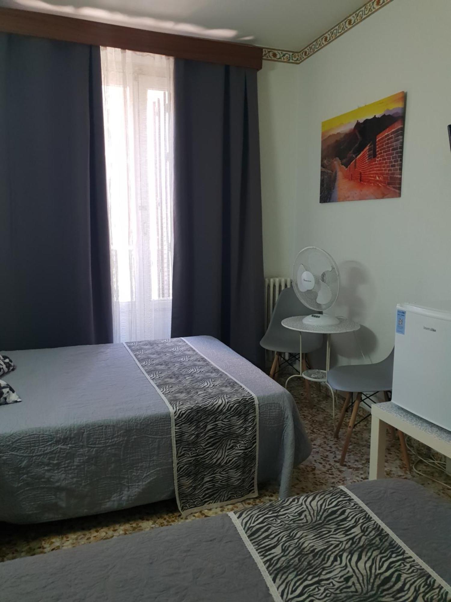 Hostal Diaz Madrid Room photo