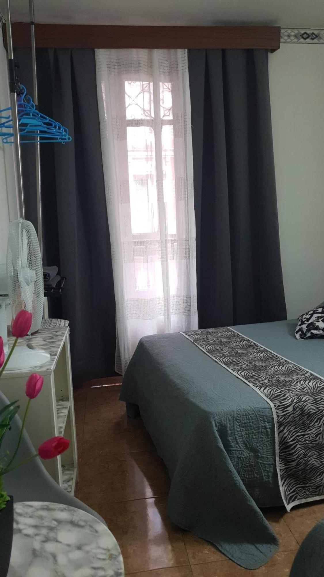 Hostal Diaz Madrid Room photo
